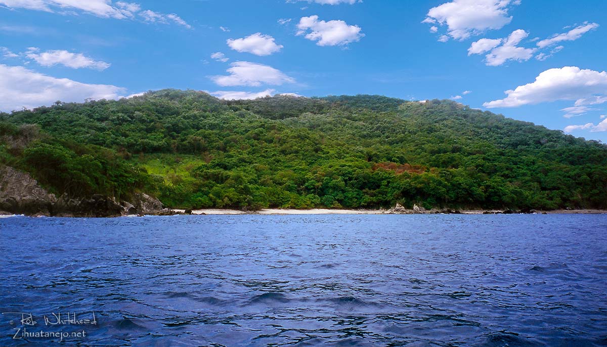 Playa Manzanillo in Bahía de Potosí, Zihuatanejo, Mexico