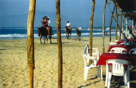 Horseback riding at Barra de Potosí