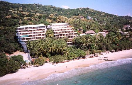 the Sotavento and Catalina hotels at Playa La Ropa