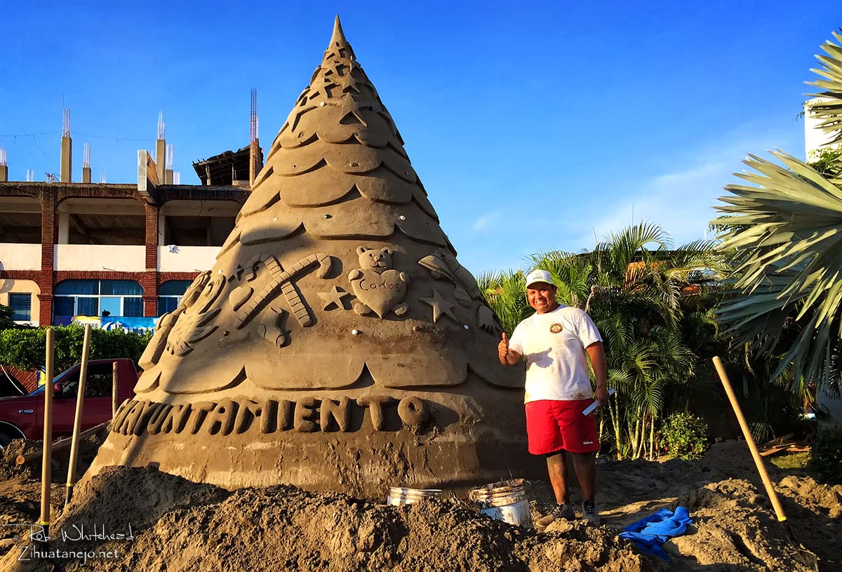Daniel Fermín, sand sculptor
