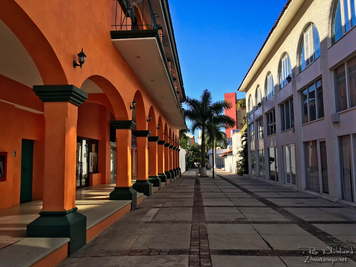 Ixtapa shopping area