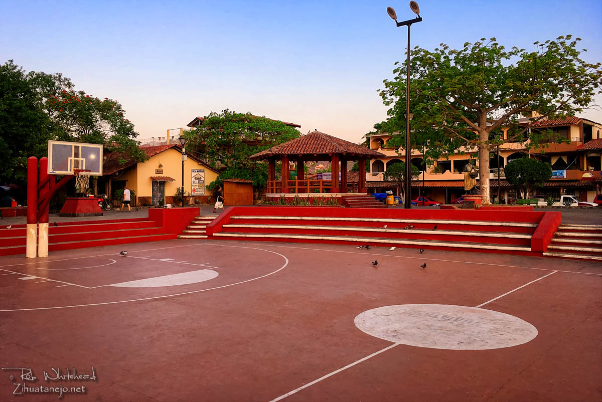 Cancha Municipal, gazebo & zócalo of Zihuatanejo