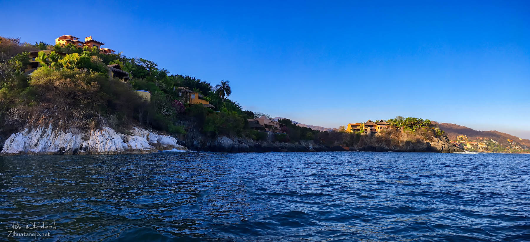 El Almacén coast, Zihuatanejo Bay
